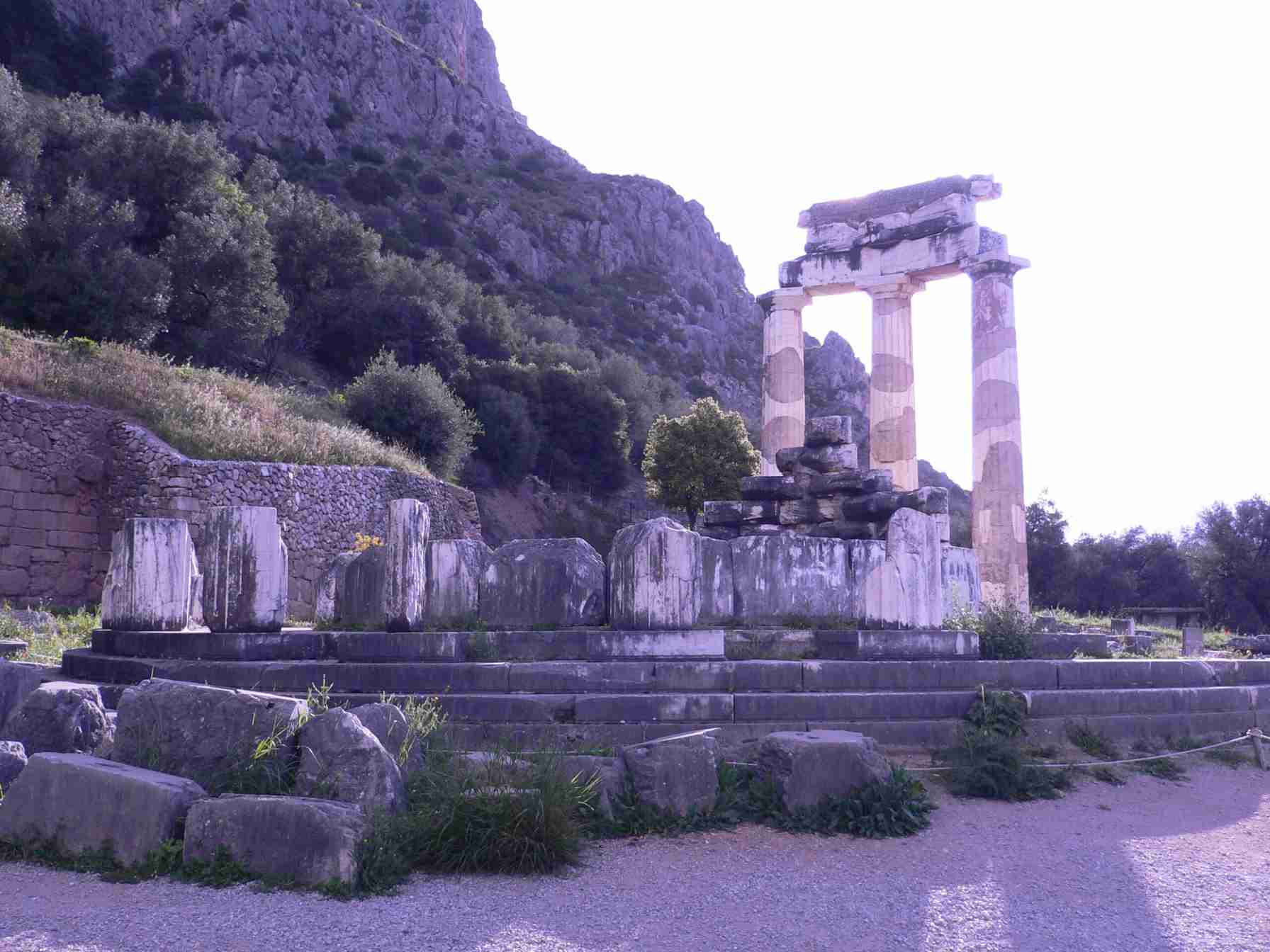 Delphi temple of pronaia | photo from a delphi tour